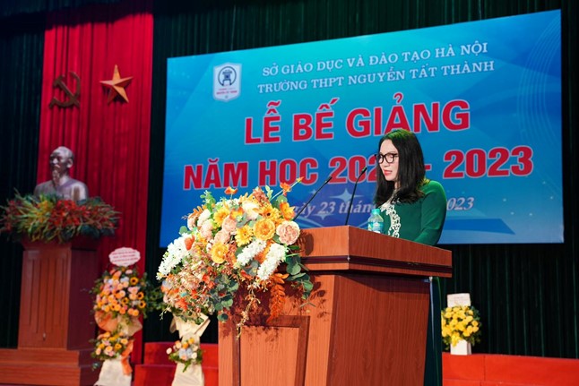 LỄ BẾ GIẢNG VÀ LỄ TRƯỞNG THÀNH CHO HỌC SINH KHỐI 12 NĂM HỌC 2022 - 2023